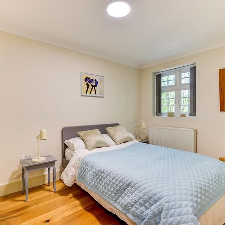 Redhill Town Centre Apartment By Livingo 外观 照片