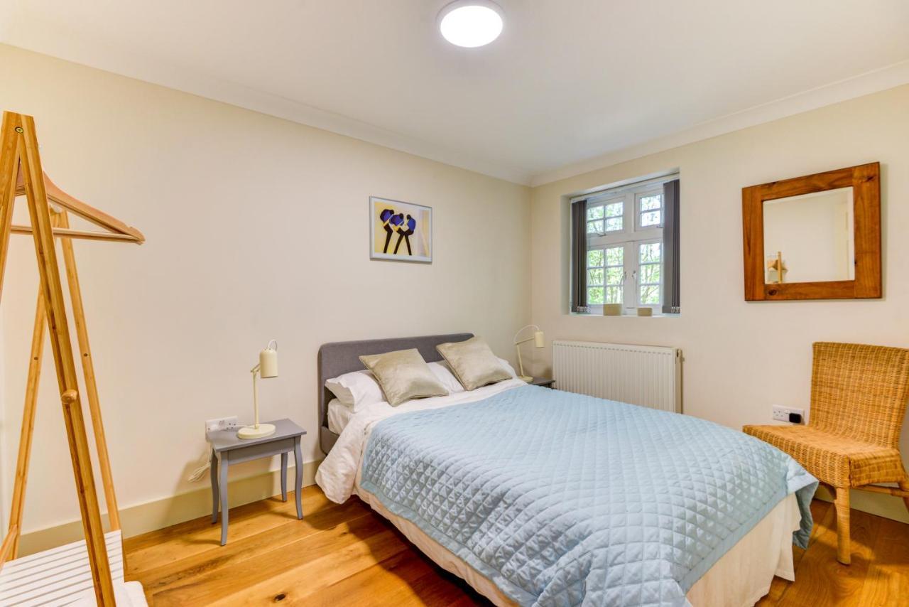Redhill Town Centre Apartment By Livingo 外观 照片