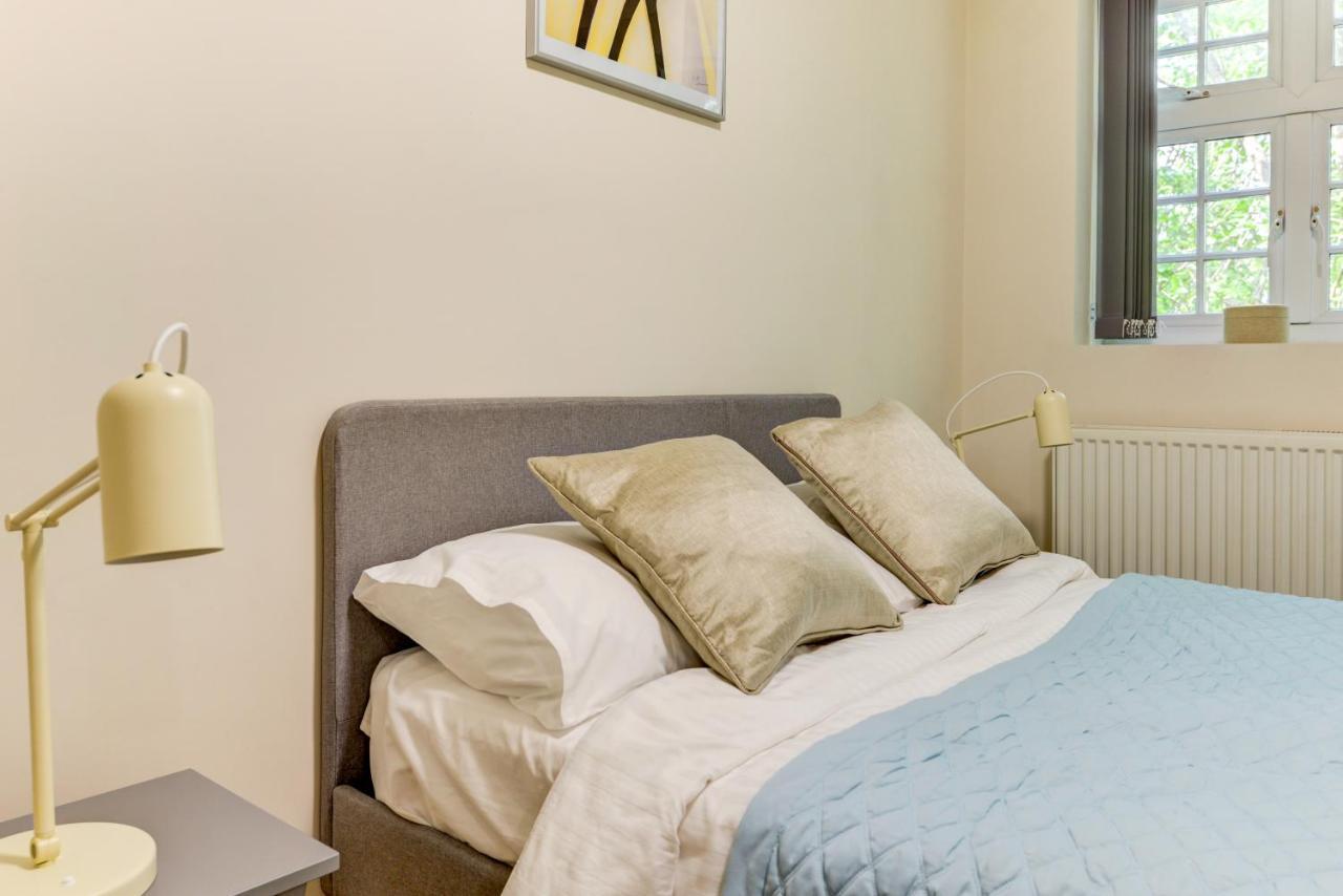 Redhill Town Centre Apartment By Livingo 外观 照片