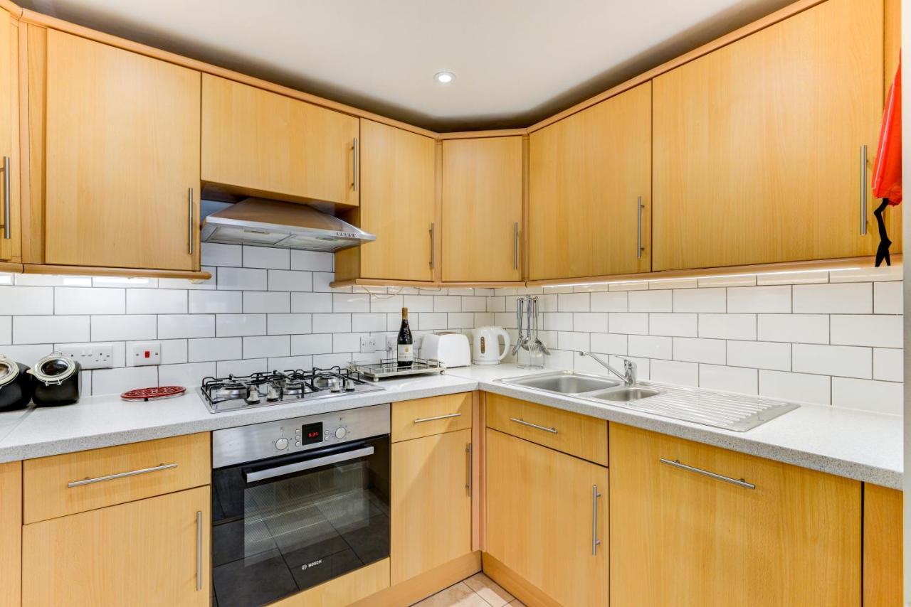 Redhill Town Centre Apartment By Livingo 外观 照片