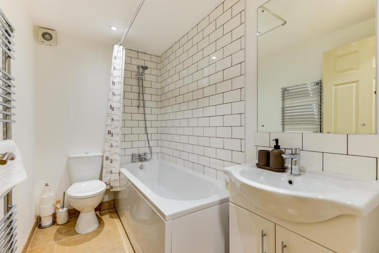 Redhill Town Centre Apartment By Livingo 外观 照片